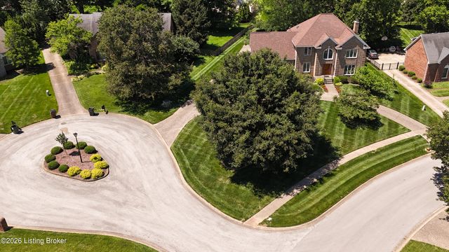 7110 Wood Briar Rd, Louisville, KY 40241