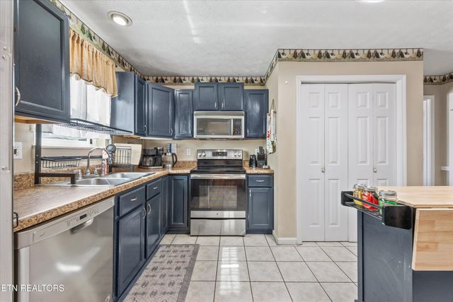 8925 Heathercrest Drive, Powell, TN 37849