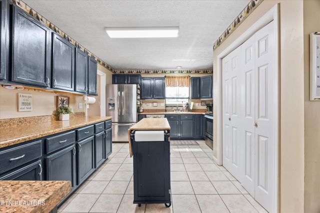 8925 Heathercrest Drive, Powell, TN 37849