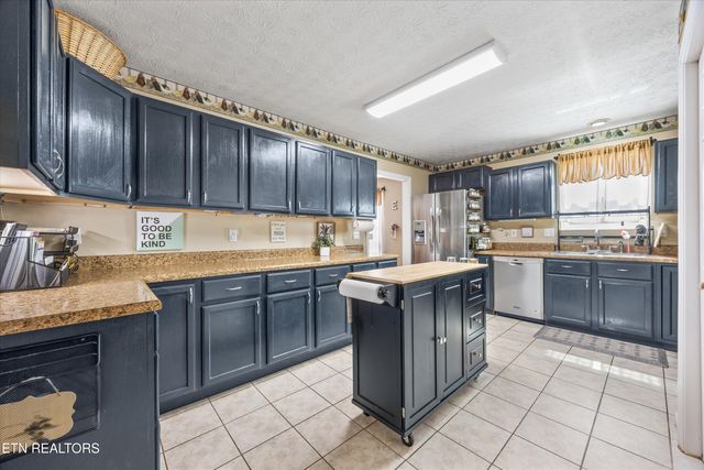 8925 Heathercrest Drive, Powell, TN 37849