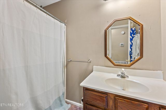 8925 Heathercrest Drive, Powell, TN 37849