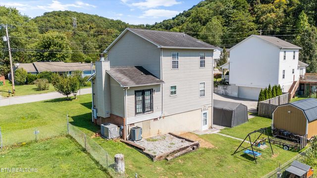 8925 Heathercrest Drive, Powell, TN 37849