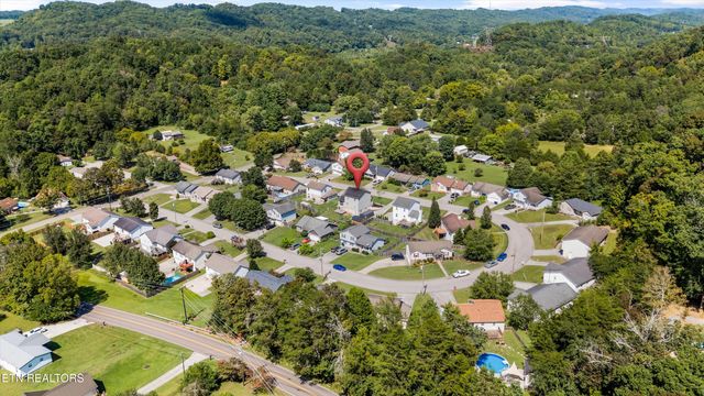 8925 Heathercrest Drive, Powell, TN 37849