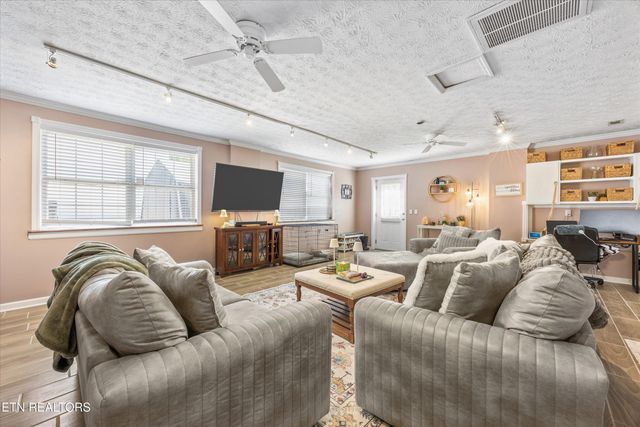 8925 Heathercrest Drive, Powell, TN 37849