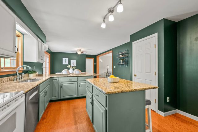 10 Avon Shores Road, Moultonborough, NH 03254