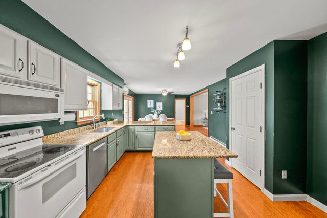 10 Avon Shores Road, Moultonborough, NH 03254