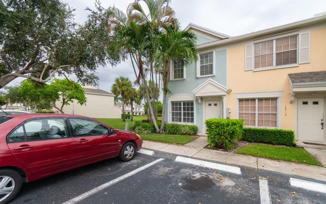 16721 Hemingway Drive, Weston, FL 33326