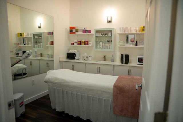 16721 Hemingway Drive, Weston, FL 33326