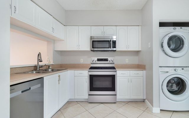 16721 Hemingway Drive, Weston, FL 33326