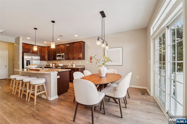 8 Masterson Court, Waldwick, NJ 07463