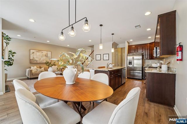 8 Masterson Court, Waldwick, NJ 07463