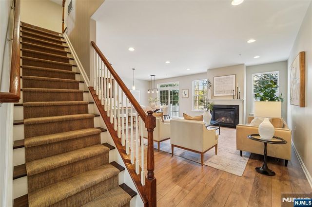 8 Masterson Court, Waldwick, NJ 07463