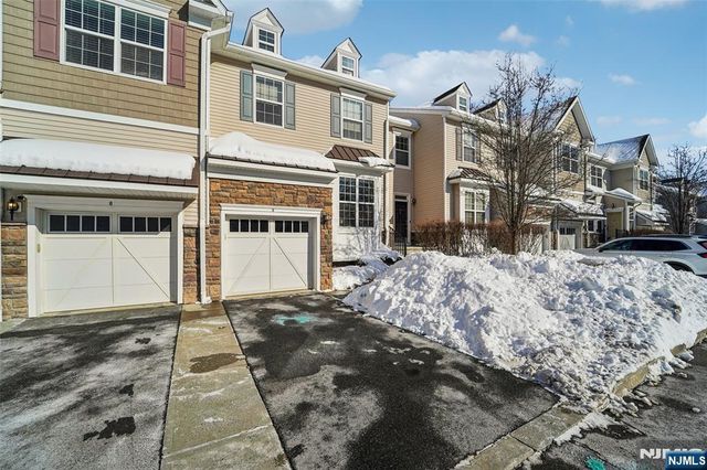 8 Masterson Court, Waldwick, NJ 07463