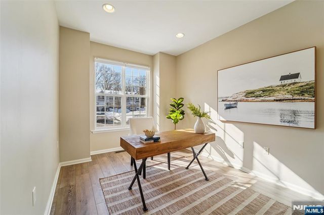 8 Masterson Court, Waldwick, NJ 07463