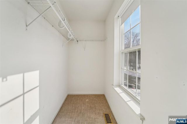 8 Masterson Court, Waldwick, NJ 07463