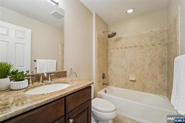 8 Masterson Court, Waldwick, NJ 07463