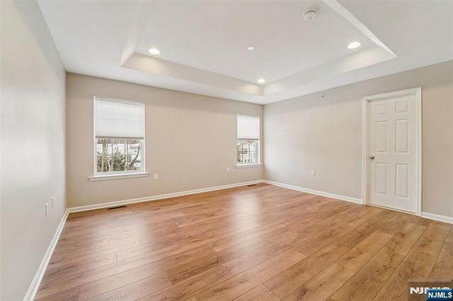 8 Masterson Court, Waldwick, NJ 07463