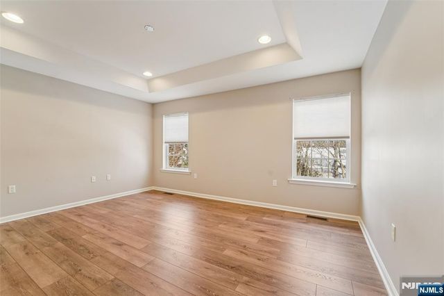 8 Masterson Court, Waldwick, NJ 07463