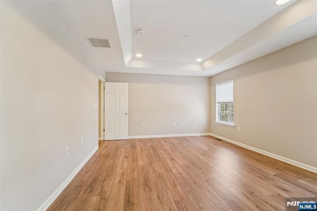 8 Masterson Court, Waldwick, NJ 07463