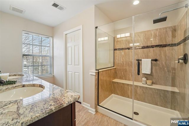 8 Masterson Court, Waldwick, NJ 07463