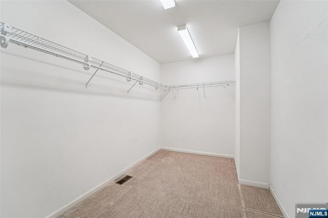 8 Masterson Court, Waldwick, NJ 07463