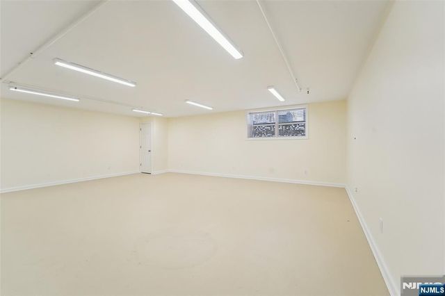 8 Masterson Court, Waldwick, NJ 07463