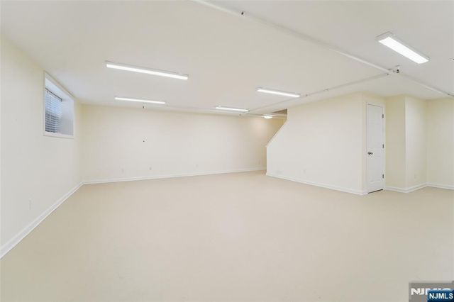 8 Masterson Court, Waldwick, NJ 07463