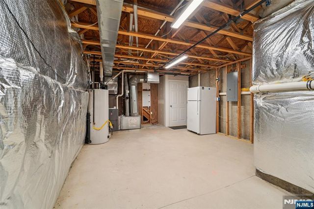 8 Masterson Court, Waldwick, NJ 07463