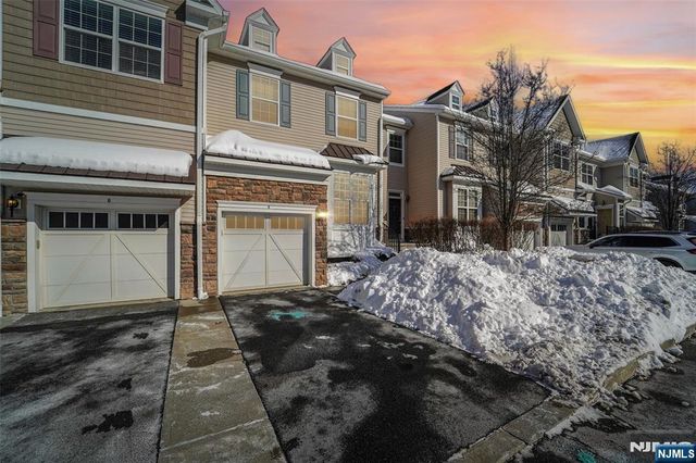 8 Masterson Court, Waldwick, NJ 07463