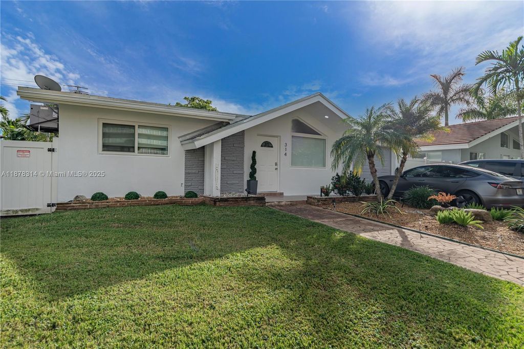 314 SE 3rd St 1, Dania Beach, FL 33004