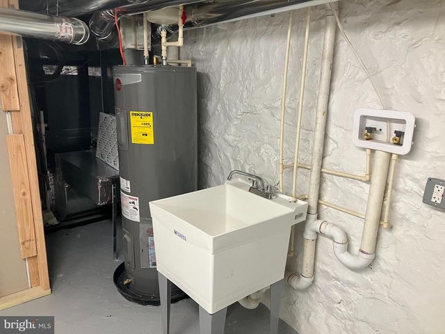 3210 LYNDALE AVE, Baltimore, MD 21213