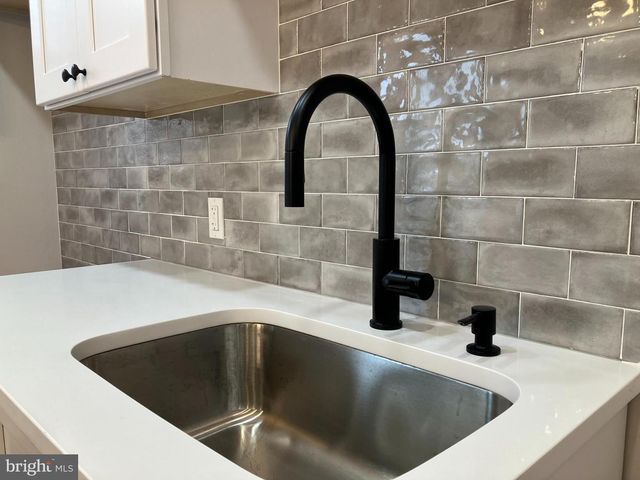 3210 LYNDALE AVE, Baltimore, MD 21213