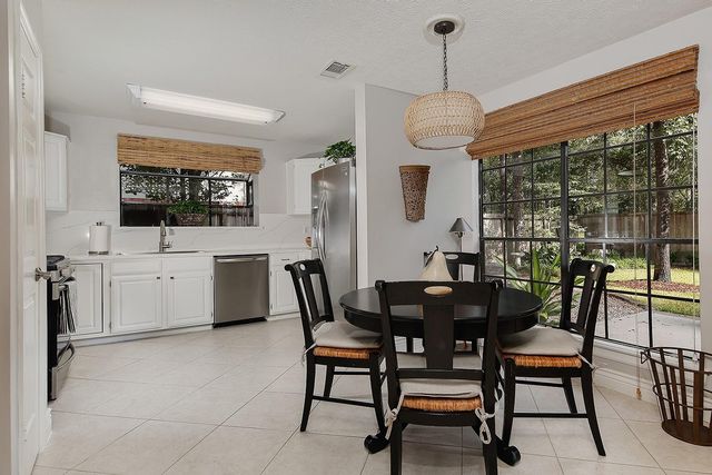 95 N Pathfinders Circle, The Woodlands, TX 77381