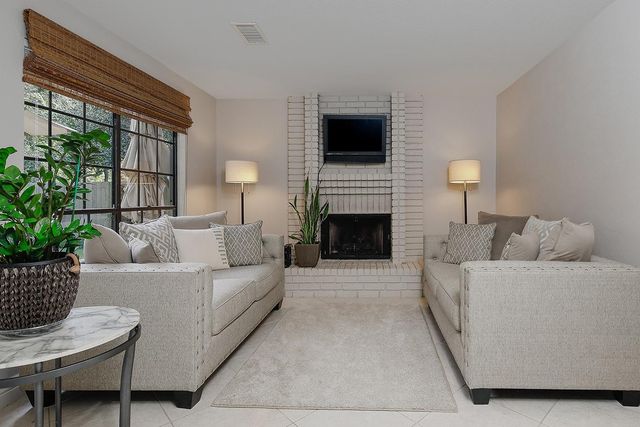 95 N Pathfinders Circle, The Woodlands, TX 77381