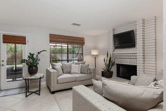 95 N Pathfinders Circle, The Woodlands, TX 77381