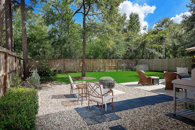 95 N Pathfinders Circle, The Woodlands, TX 77381