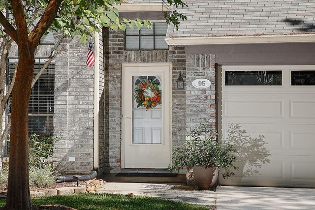 95 N Pathfinders Circle, The Woodlands, TX 77381