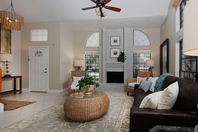 95 N Pathfinders Circle, The Woodlands, TX 77381