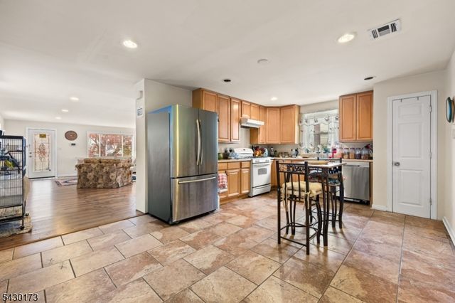 74 Wildwood Ave, Edison Twp., NJ 08837