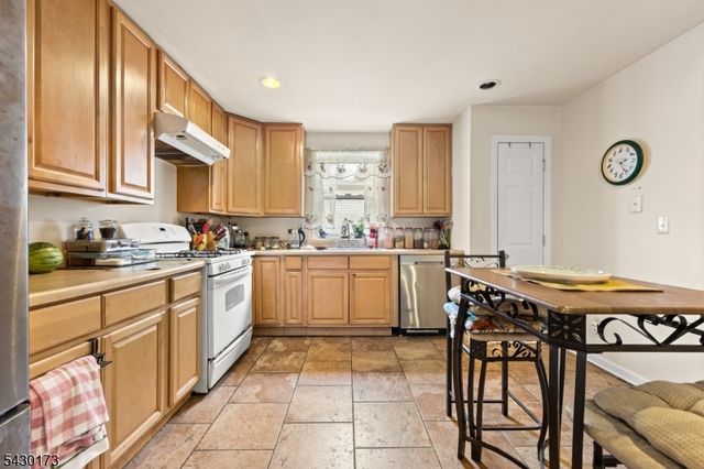 74 Wildwood Ave, Edison Twp., NJ 08837