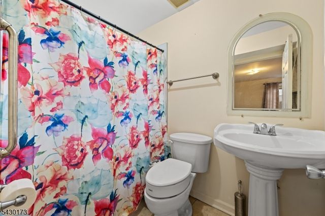 74 Wildwood Ave, Edison Twp., NJ 08837