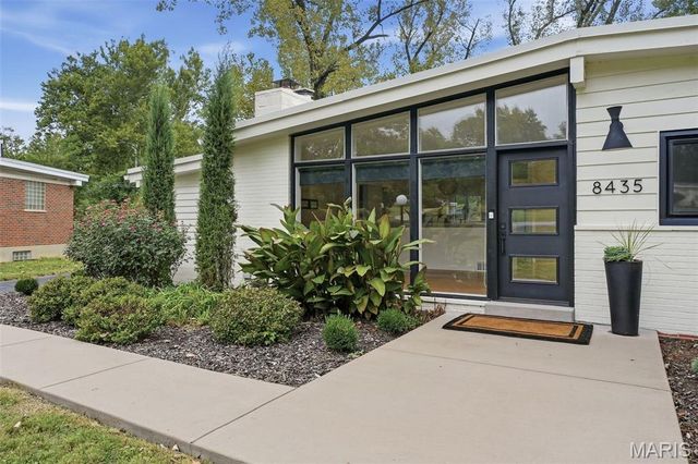 8435 Louwen Drive, Clayton, MO 63124