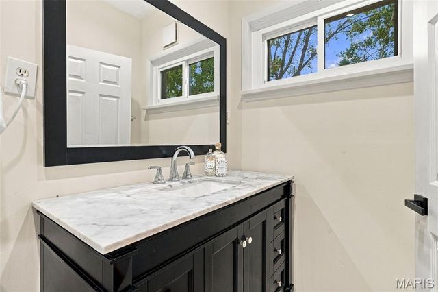 8435 Louwen Drive, Clayton, MO 63124
