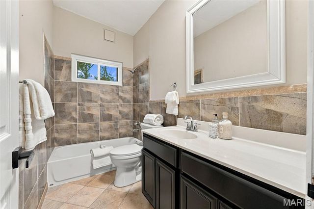 8435 Louwen Drive, Clayton, MO 63124