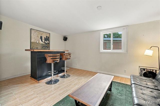 8435 Louwen Drive, Clayton, MO 63124