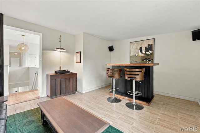 8435 Louwen Drive, Clayton, MO 63124