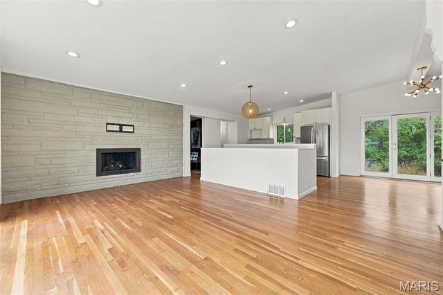 8435 Louwen Drive, Clayton, MO 63124