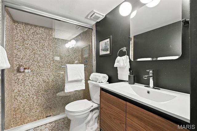 8435 Louwen Drive, Clayton, MO 63124