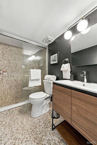 8435 Louwen Drive, Clayton, MO 63124