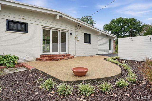 8435 Louwen Drive, Clayton, MO 63124